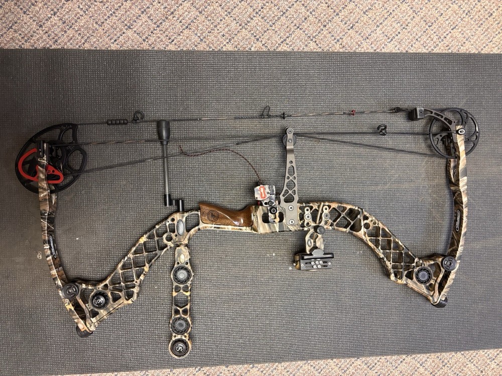 Mathews Z2 Compound Bow 70# DW &30"DL