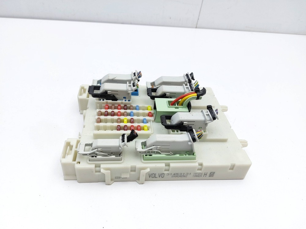 FUSE RELAY BOX 31453131 VOLVO V40 2016