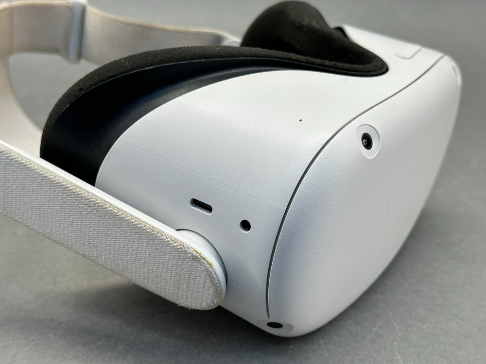 Oculus Quest 2 128GB VR HEADSET + Controllers