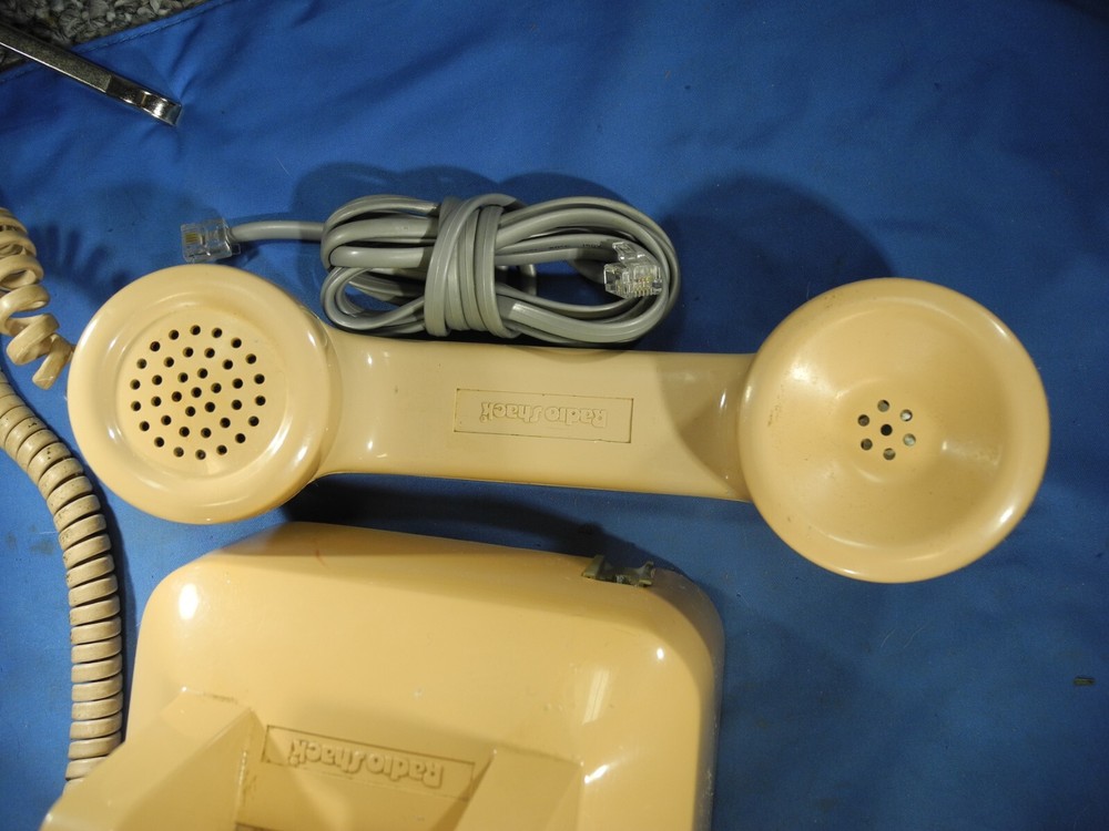 Radio Shack Beige Table Phone Push button - Very nice!
