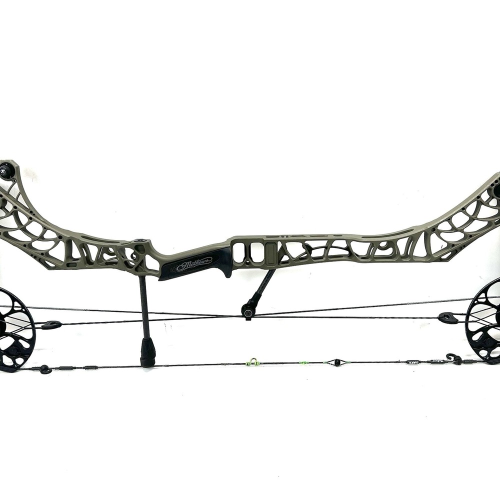 Mathews Phase 4 33 Compound Bow RH 28.5" ​/​ 75lbs. - Ambush & Black