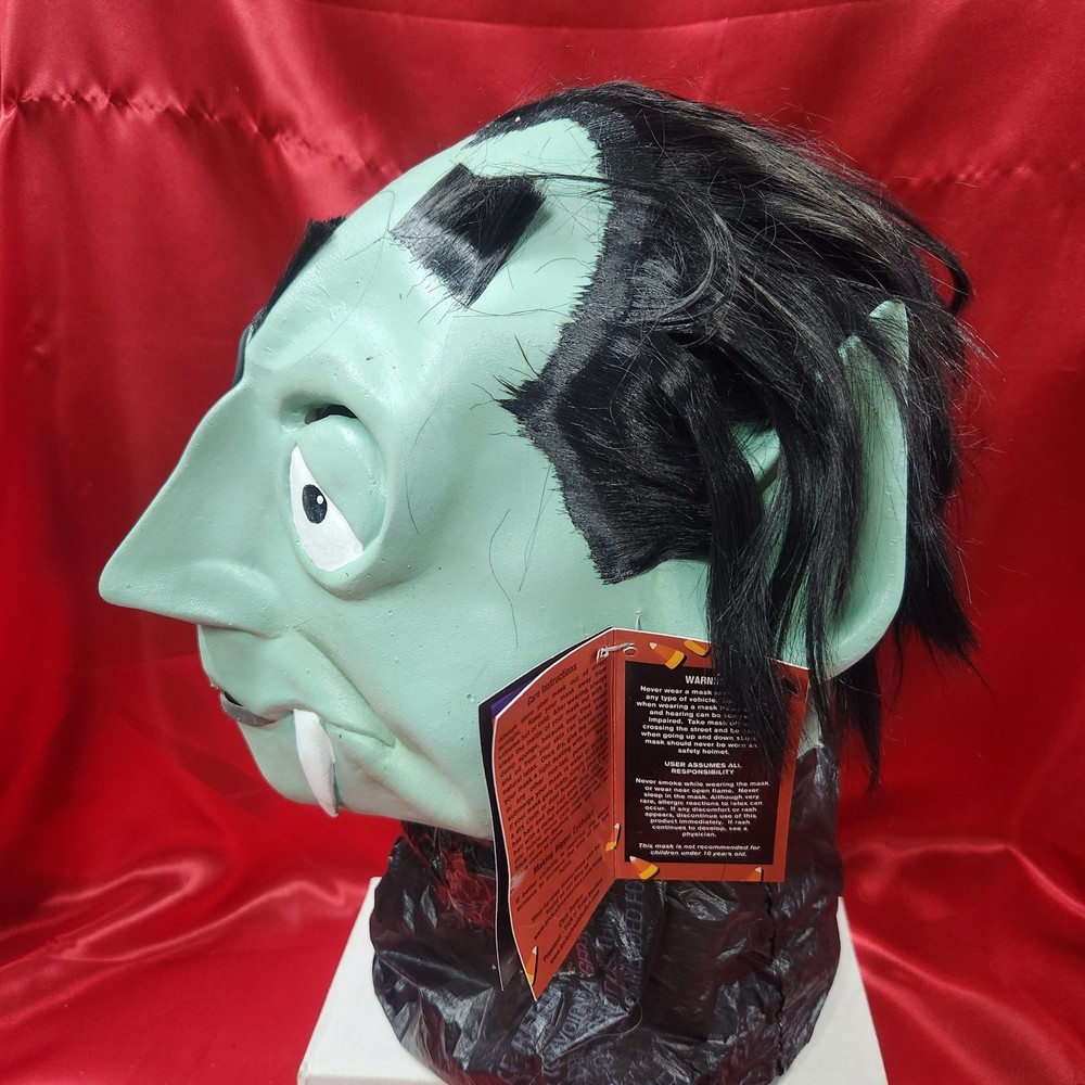 Mad Monster Party - Count Mask - Trick or Treat Studios