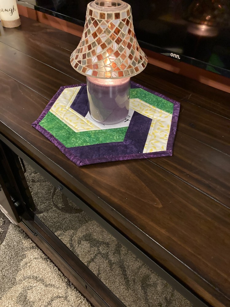 🌷🐣🌟 March Easter Redeemer Hexagon Quilted Table Topper & Trivet 🌟🐣🌷