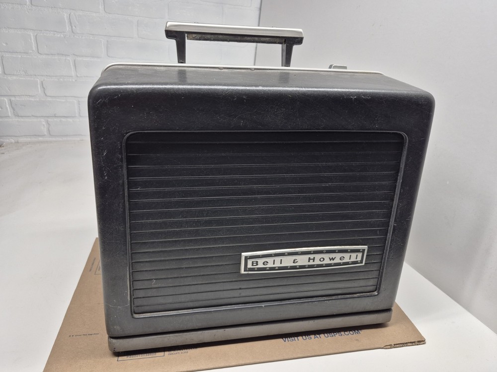 Bell & Howell 535 16mm Filmosound Projector Read Description