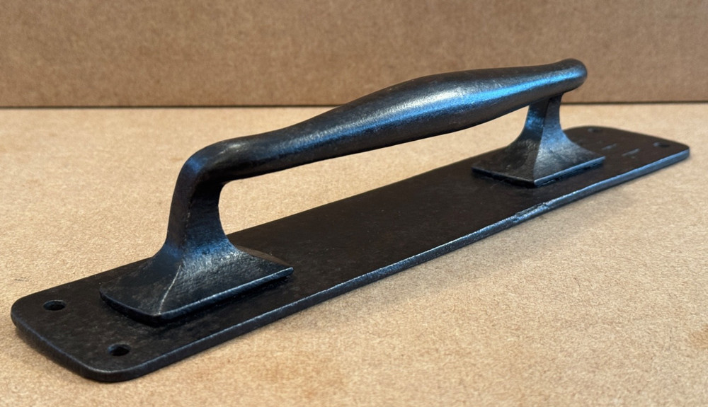 ANTIQUE CAST IRON DOOR PULL HANDLE ON PLATE R/H