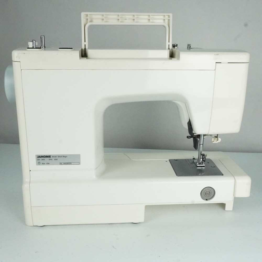 Usha Janome Automatic Stitch Magic Sewing Machine with 57 Stitch Function w/Case