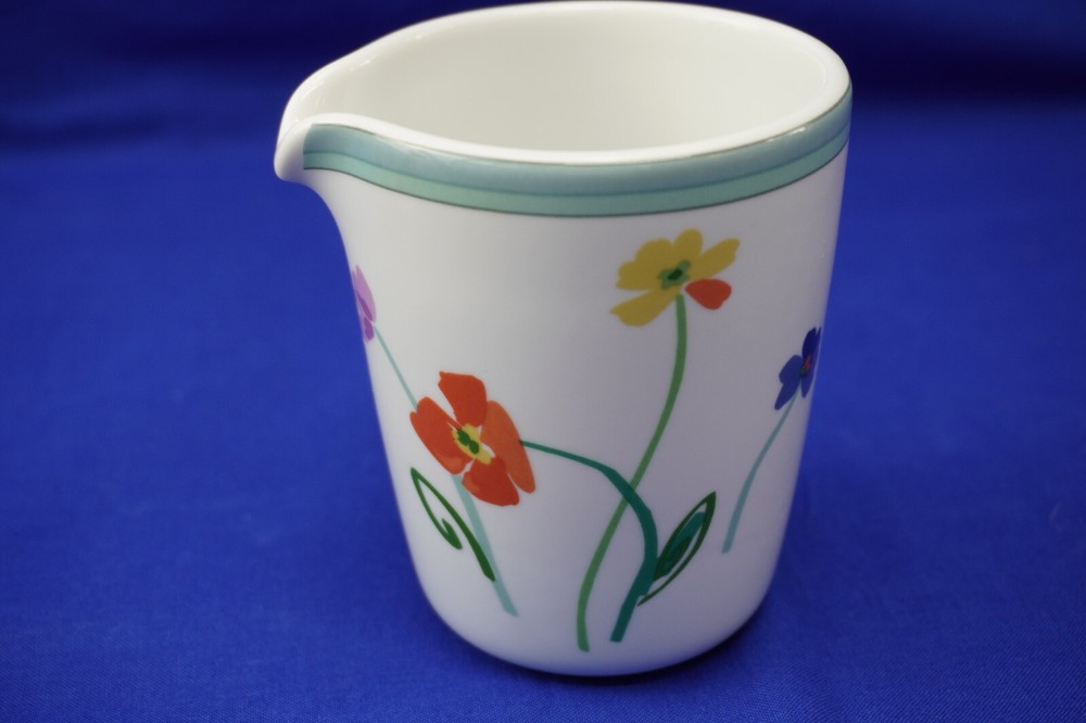 Mikasa Cache MN204 Creamer, 3 7/8" (B2)