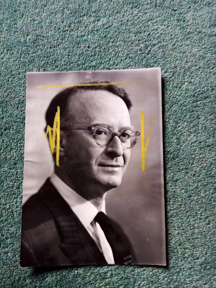 Ot7 press photograph original sir Eric roll 1962