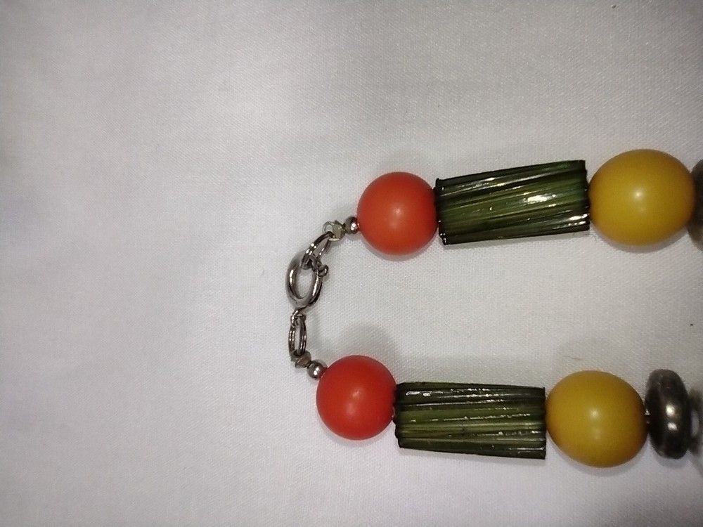MULTICOLORED AND MULTI SHAPED BEADED NECKLACE