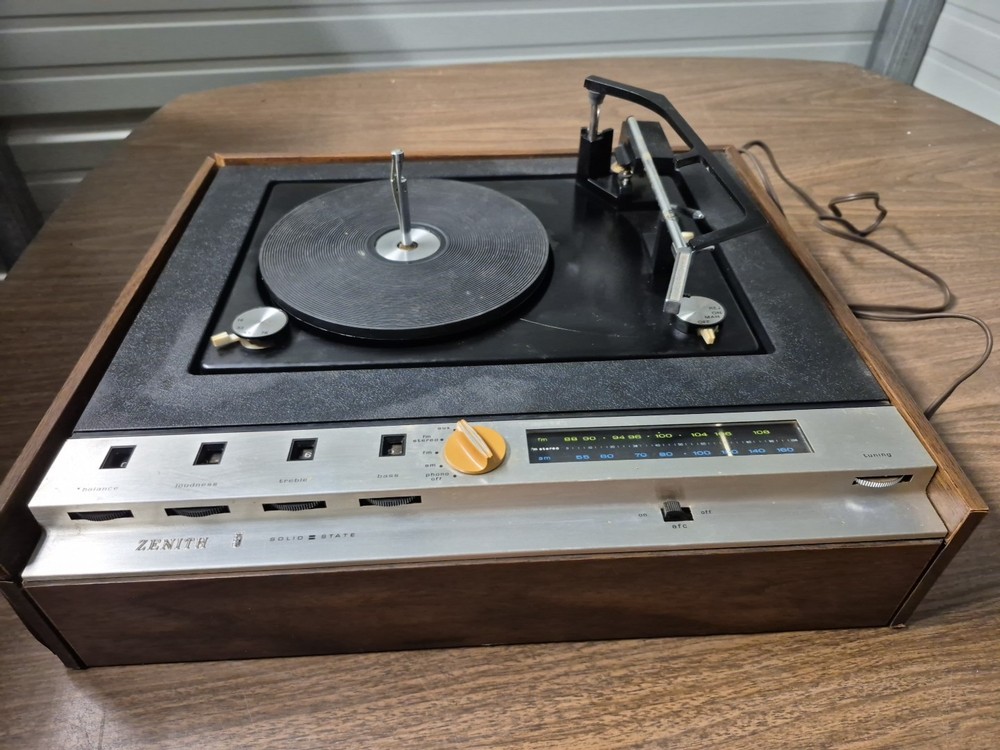 Zenith Compact Stereo System Am/fm Record Player D583 Read Description