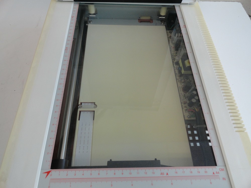 MicroTek MRS-600E3 Flatbed Scanner