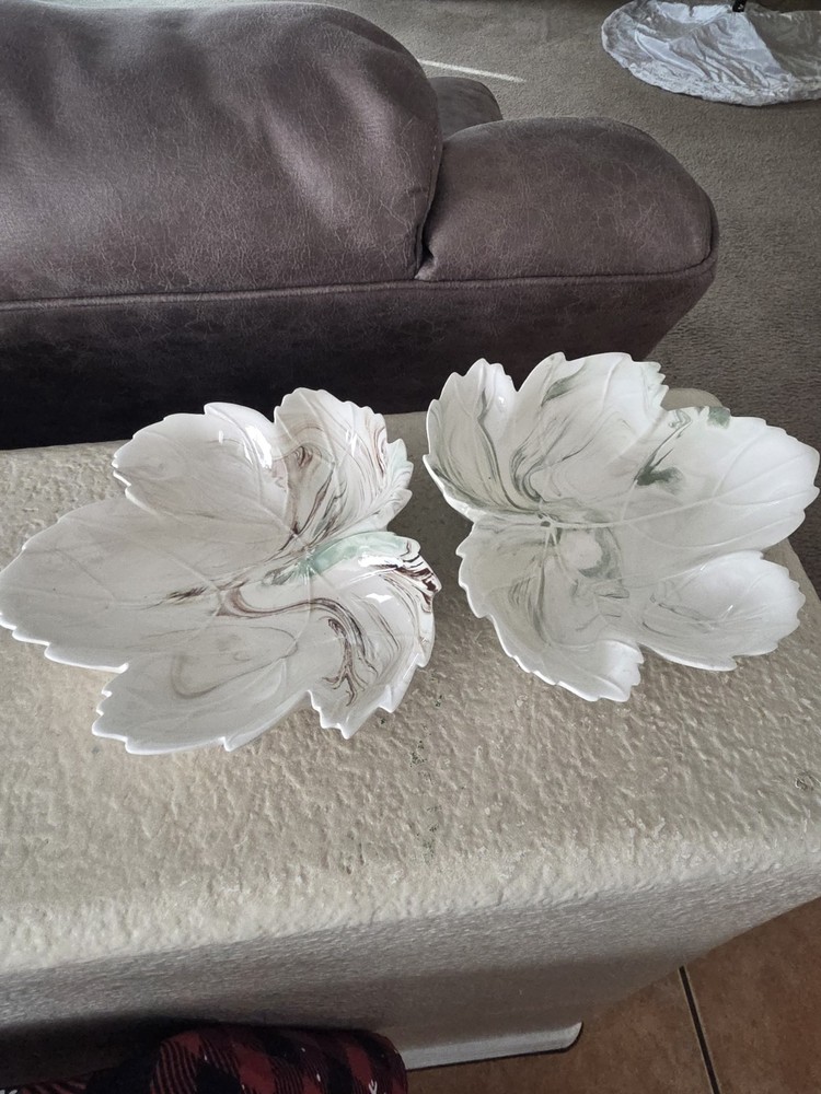 Christmas Porcelain Leaf Dishes