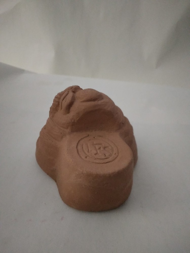 Terra Cotta Pot Riser Bee Skeep TFS Figural Decorative Figurine
