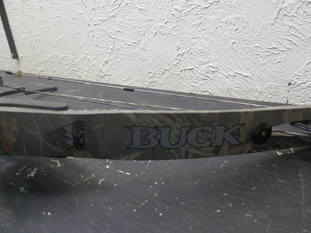 VINTAGE BUCK SABER COMPOUND BOW