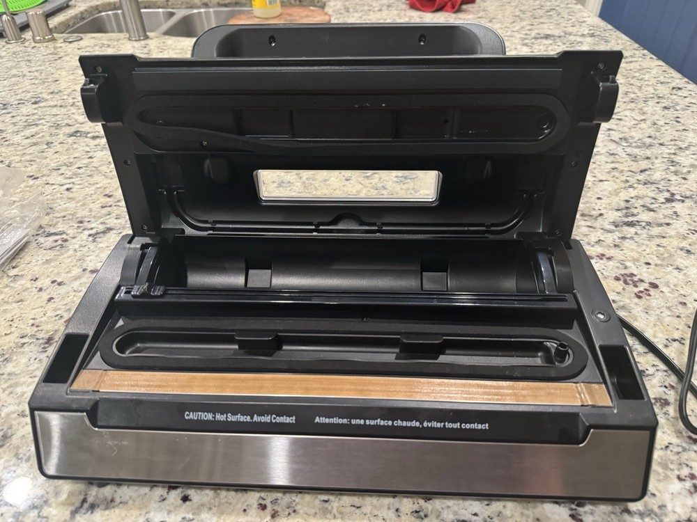 NESCO VS-12 Vacuum Sealer - Silver