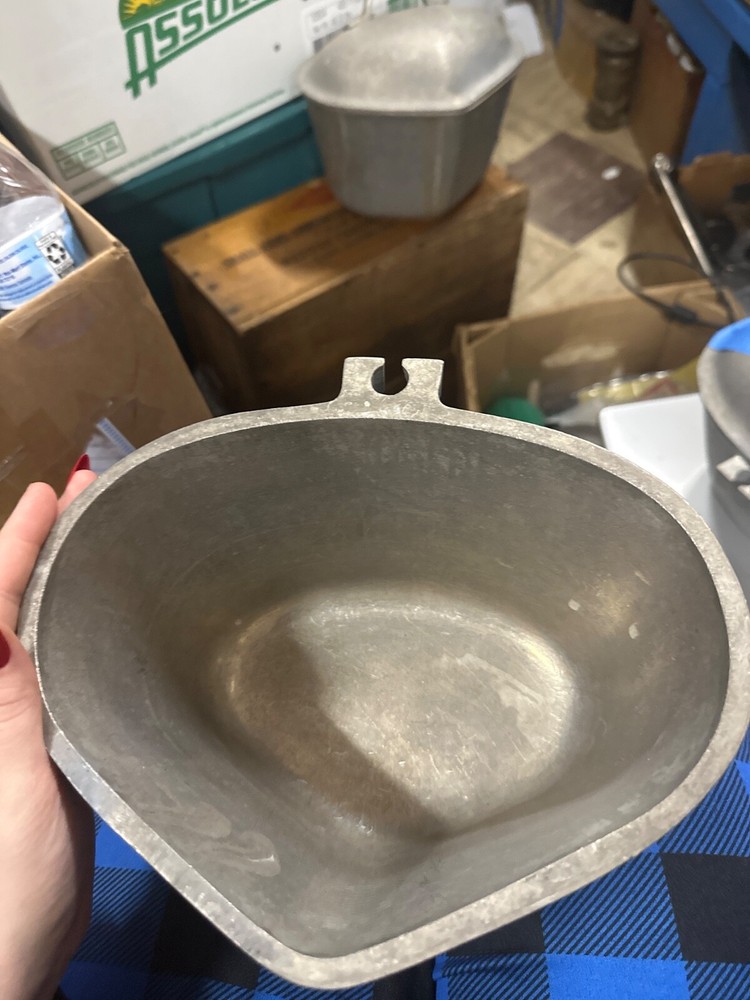 3 Silver seal heart shape? cookware pots With Handle