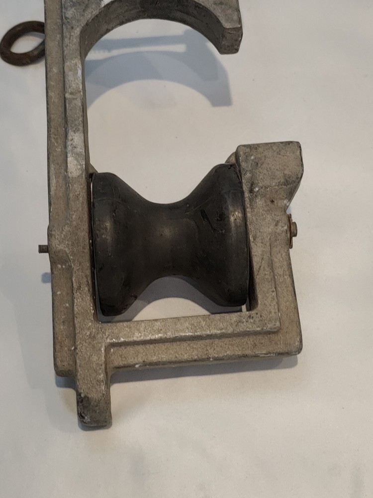 Lemco D-376A Spring Loaded Pulley Feeder Cable Roller Block