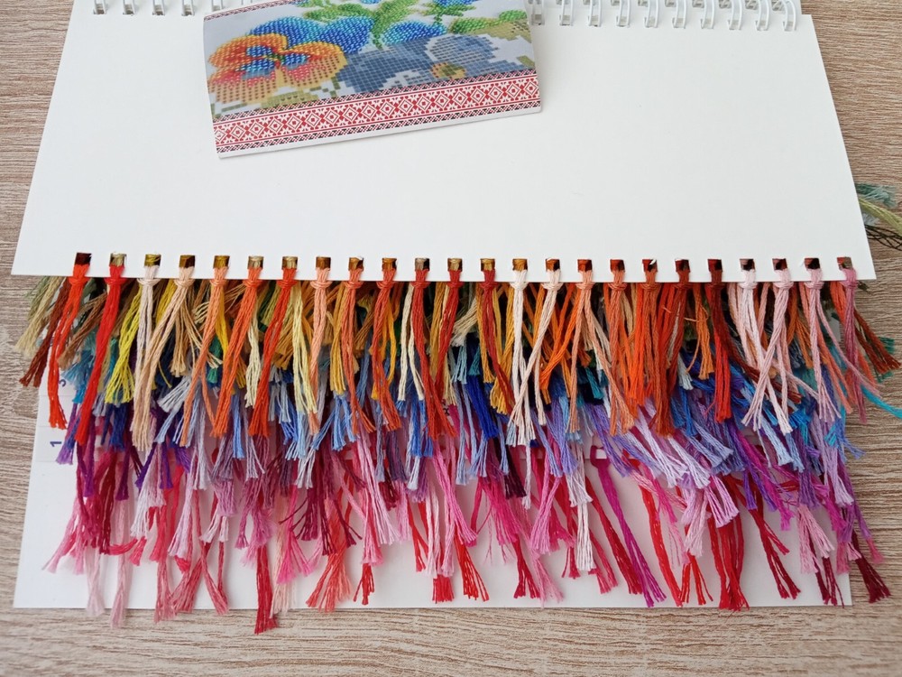 DMC Color Chart with Real Thread Samples - 482 Colors, 10 cm Lengths, Includes