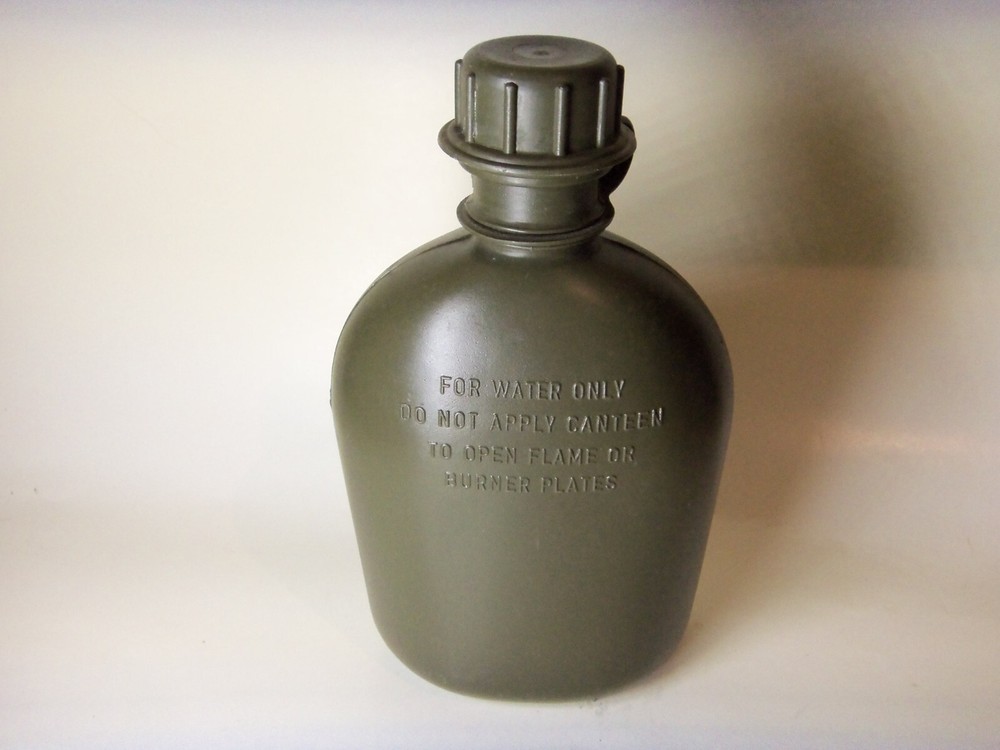 CANTEEN US 1990 GREEN PLASTIC