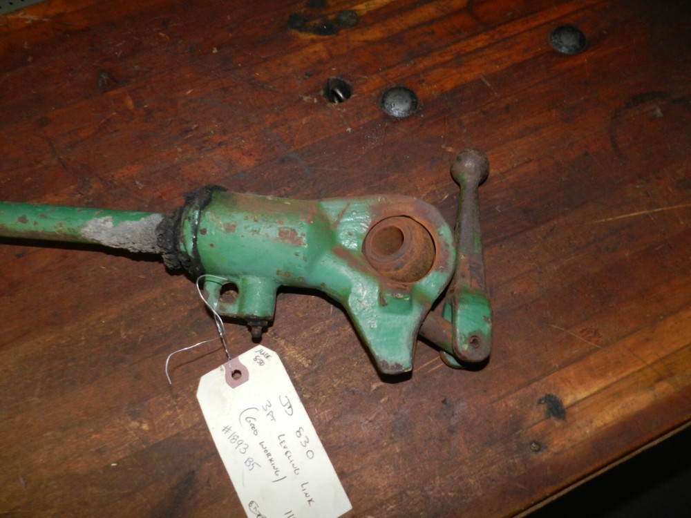 John Deere 830 (3 cyl) 3 Point Leveling Link Assembly