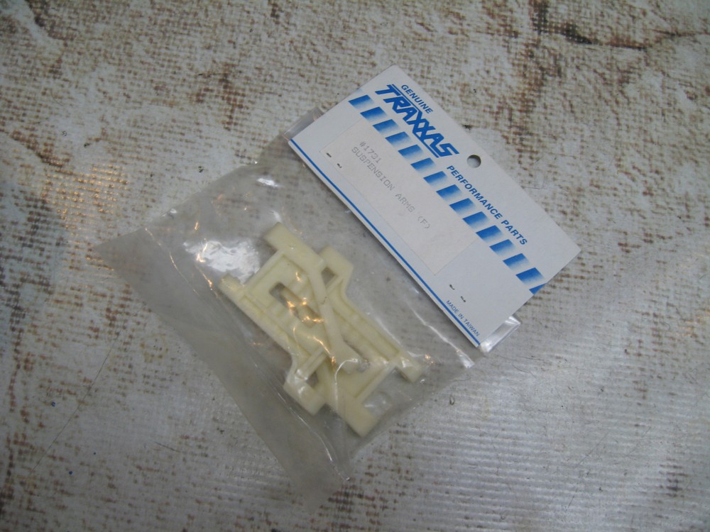 Vintage RC Traxxas Front Arms Plastic White (2) 1731