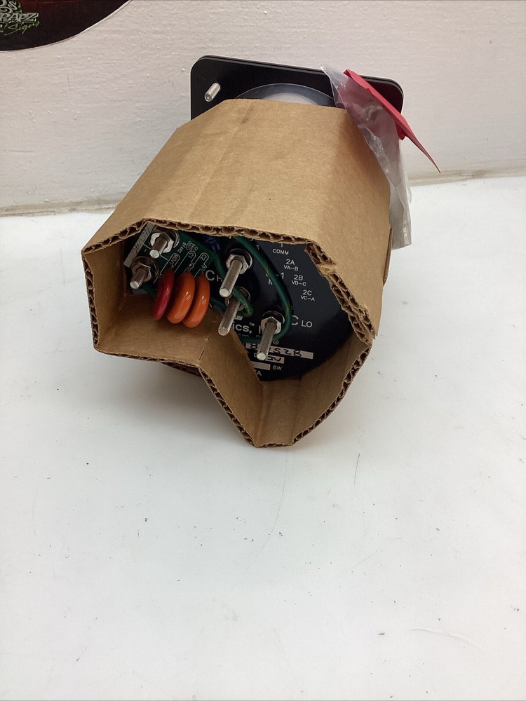 Bitronics VTAIE2000G400 Voltage Meter Triplex Digital Display NIB