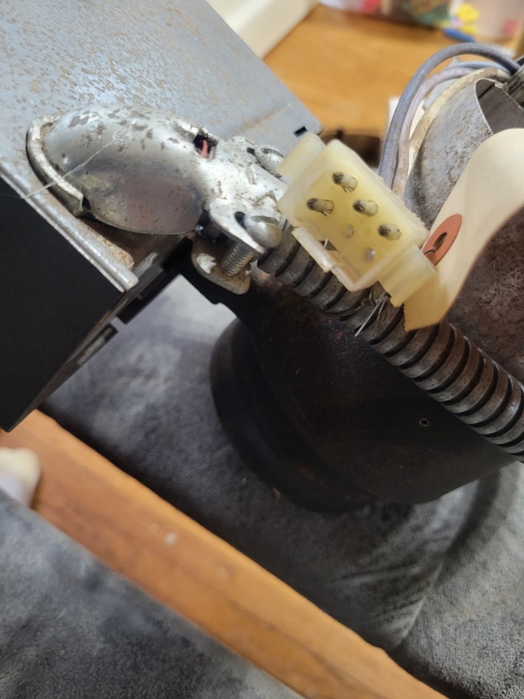 Automatic Vent Damper Bay70x106 24v 6 Watts