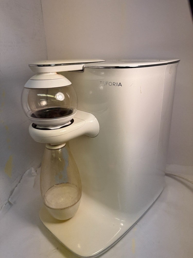 Teforia Smart Tea Infuser, an automatic brewing system.