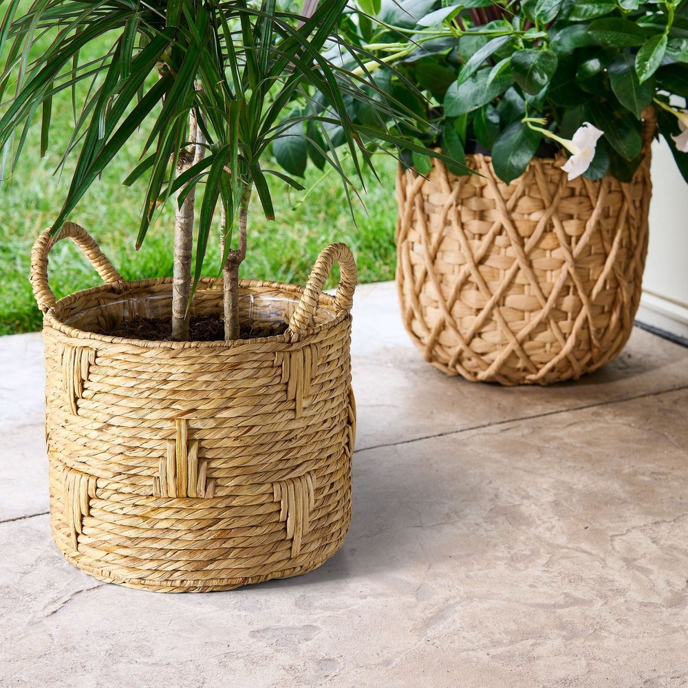 Athena 12" Round Bulrush Basket Planter