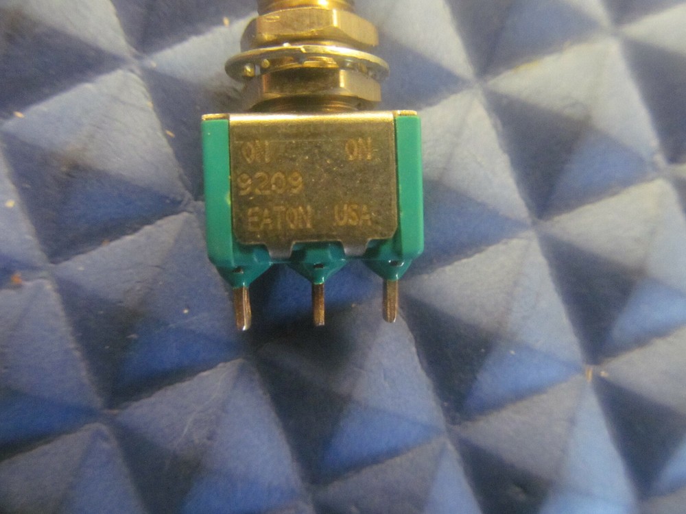 New Eaton Toggle Switch 9209 125-250VAC