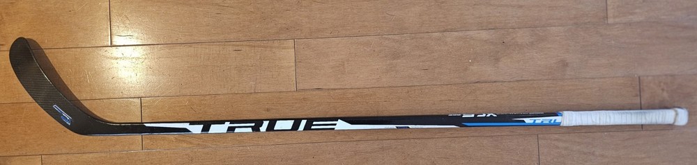 TRUE XC5 Intermediate Hockey Stick Left Hand – Marner Pattern – XCore