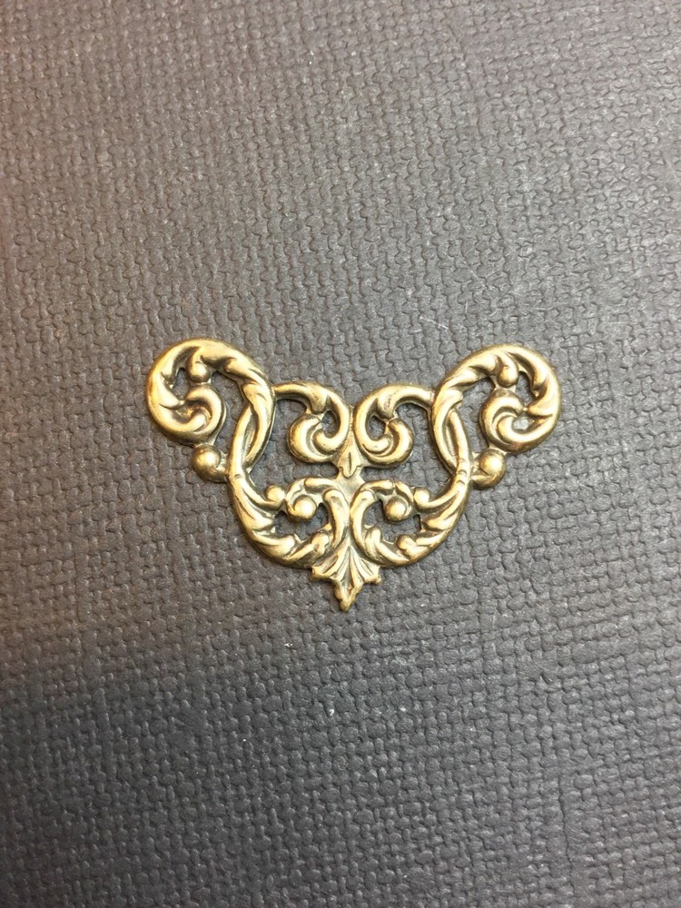 22313 2 Pc Brass Oxidized Victorian Filigree Corner Finding