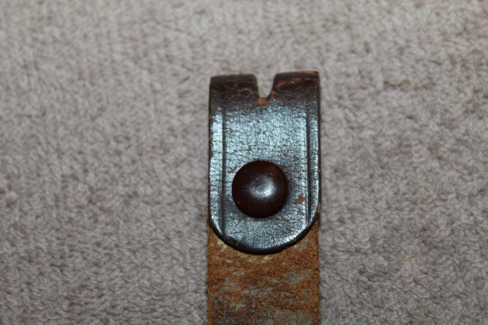 Original WW2 U.S. Army Binoculars Brown Leather Buttonhole Attachment Strap