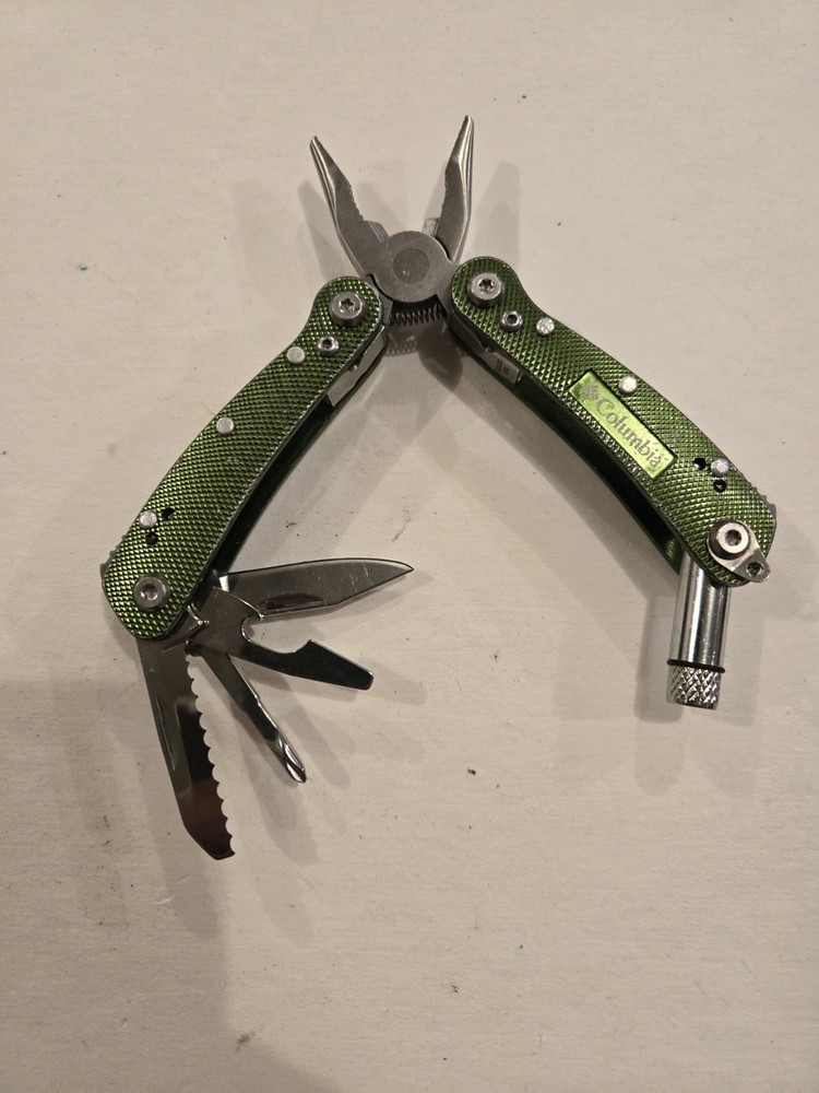 Columbia Key Chain Multi Tool With LED Light, Green