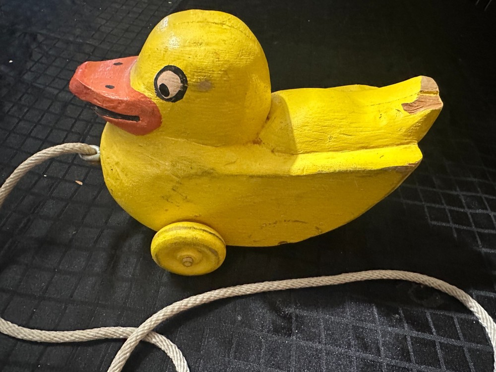 Vintage Wooden Pull Duck Missing Rear Wheels Chip in tail
