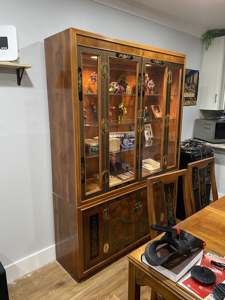 Solid Wood 6 Chairs Dining Table W / Hutch And Buffet Server.
