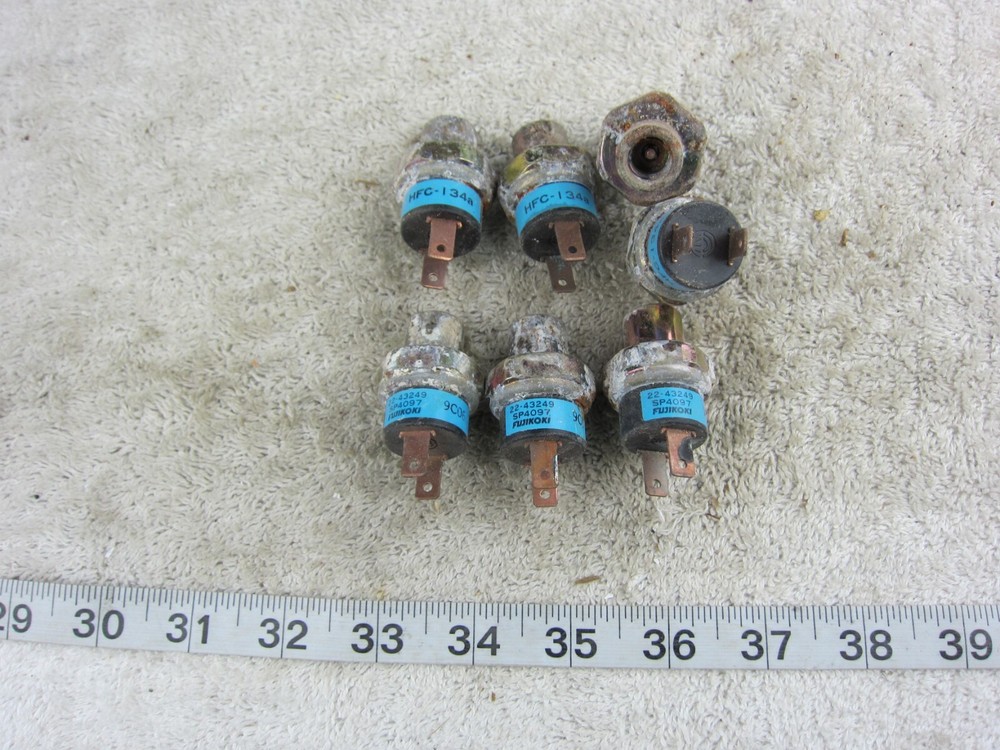 Freightliner 22-43249-000 Fujikoki SP4097 134a Binary Pressure Switch, Used