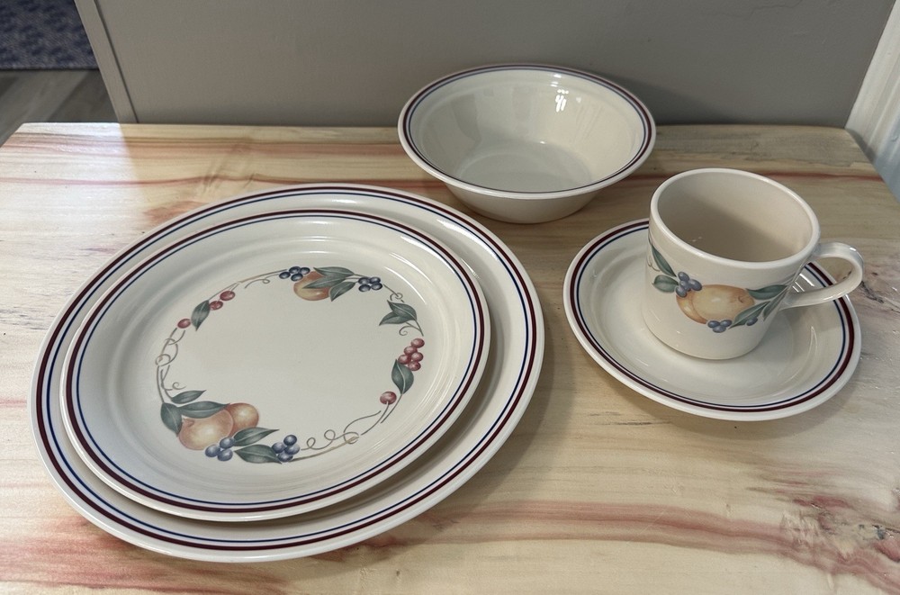 Corelle Abundance Fruit Dinnerware Set Service for 6 - PLUS Platter - 31 piece