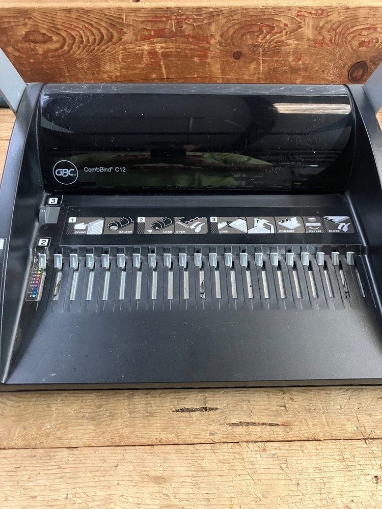 GBC Combbind C12 Punch and Binding machine
