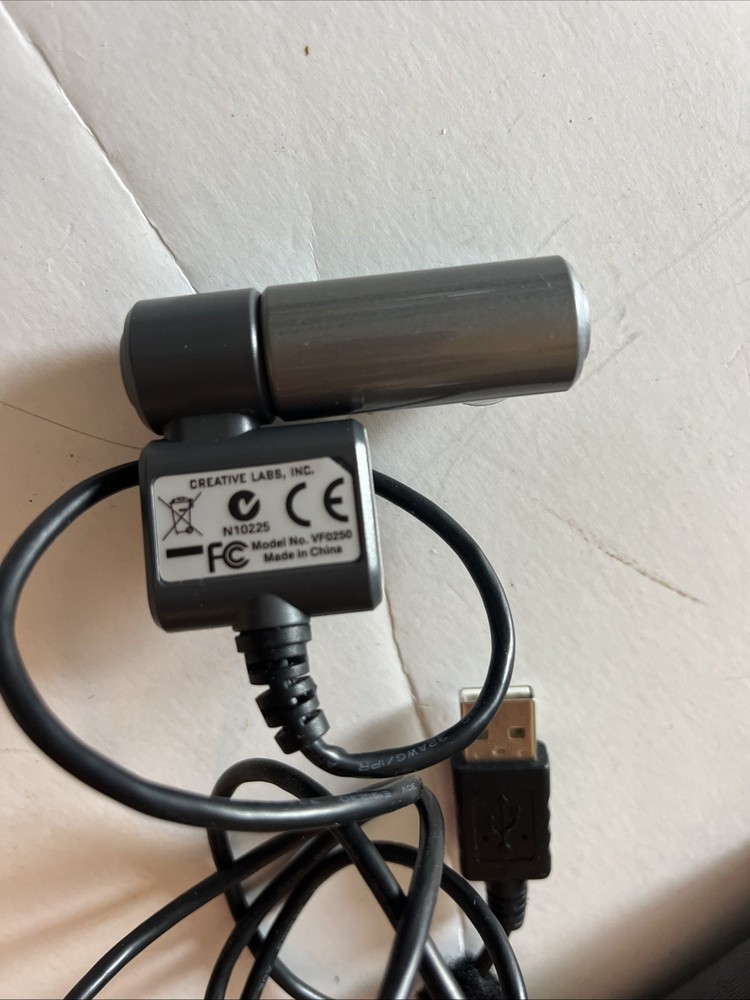 Creative Labs N10225 Webcam with Cable and Case