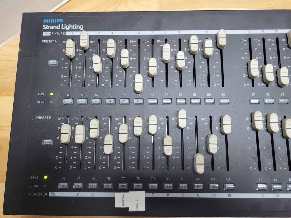 Philips Strand 200 Plus 24/48 Portable Console / 64340