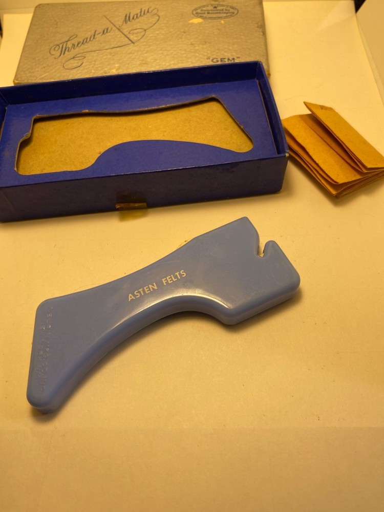 VTG Nelpin Thread-a Matic "GEM" Model 98 Sewing Automatic Needle Threader In Box