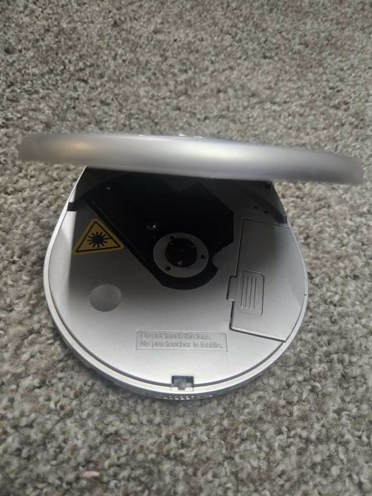 Coby CX-CD303 Portable CD Player Dynamic Bass Boost System Silver 2001 - WORKING