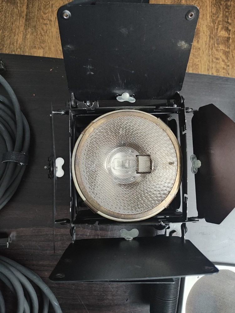 Lowel Omni & Tota 2 Light With CABLES