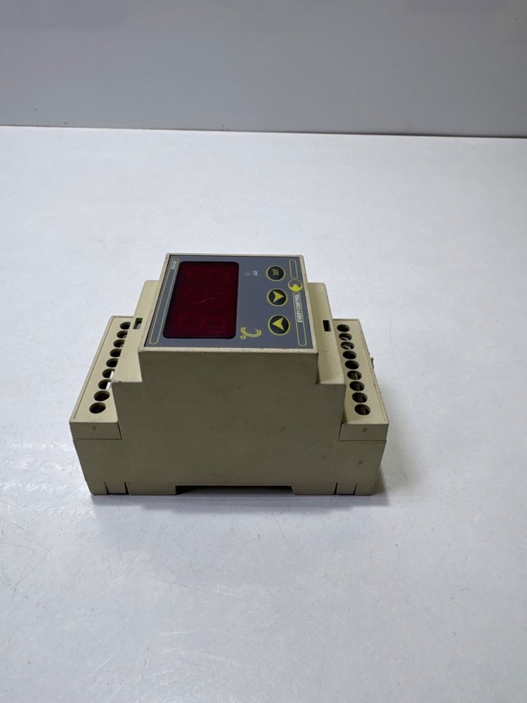 EVERY CONTROL EC 6-133 P220 TEMPERATURE CONTROLLER