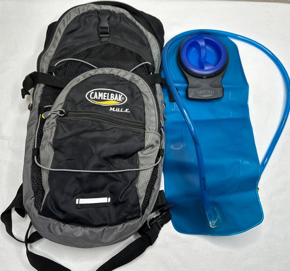 Camelbak M.U.L.E Hydration Backpack Black grey with bladder