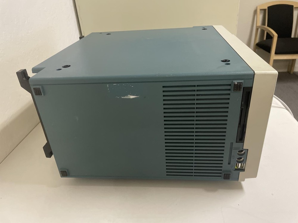 TEKTRONIX TLA 714 LOGIC ANALYZER, NO MODULES