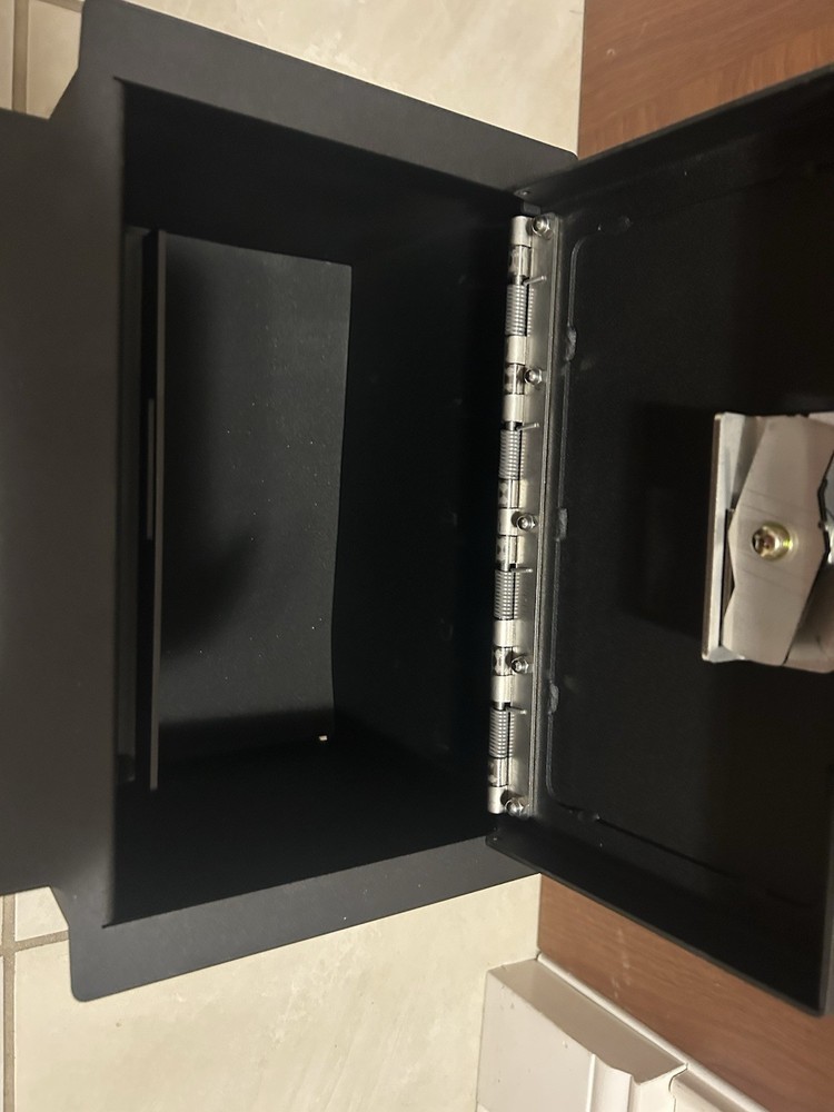 Locker Down Console Safe Model LD2040. 2014-2018 Chevy Silverado