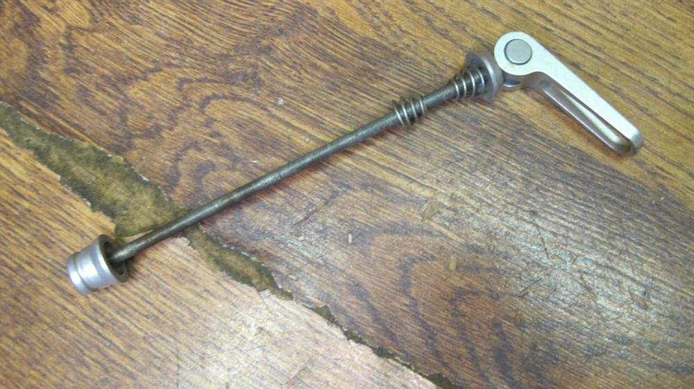 VINTAGE LIGHT WEIGHT ALLOY QUICK RELEASE FRONT WHEEL SKEWER - SILVER