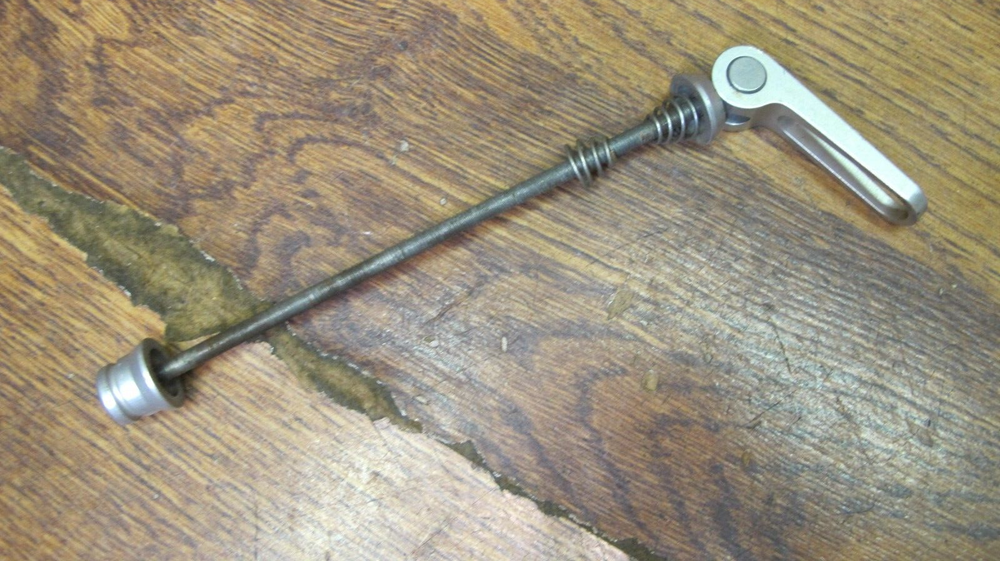 VINTAGE LIGHT WEIGHT ALLOY QUICK RELEASE FRONT WHEEL SKEWER - SILVER